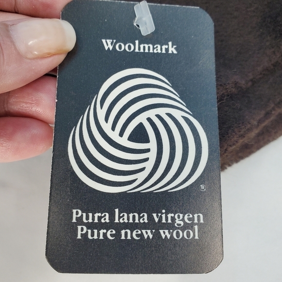 New with tags 100% lambswool chocolate brown scarf - Picture 4 of 8